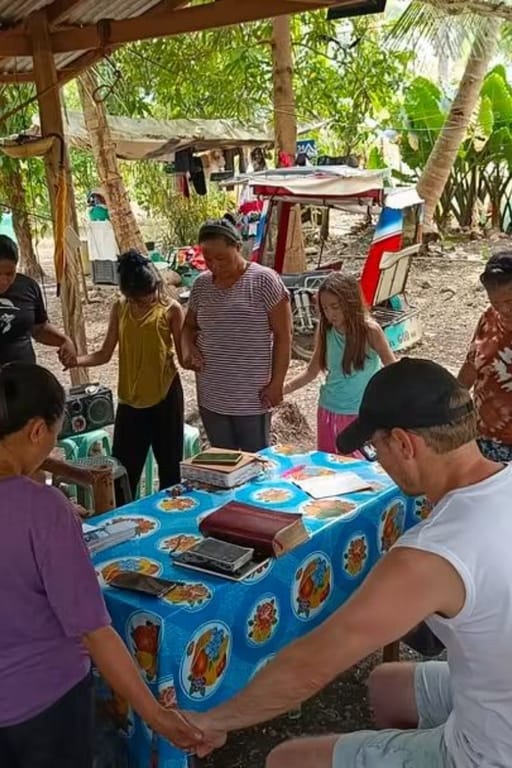 Bible study in Kanyuko, Cebu Philippines.  