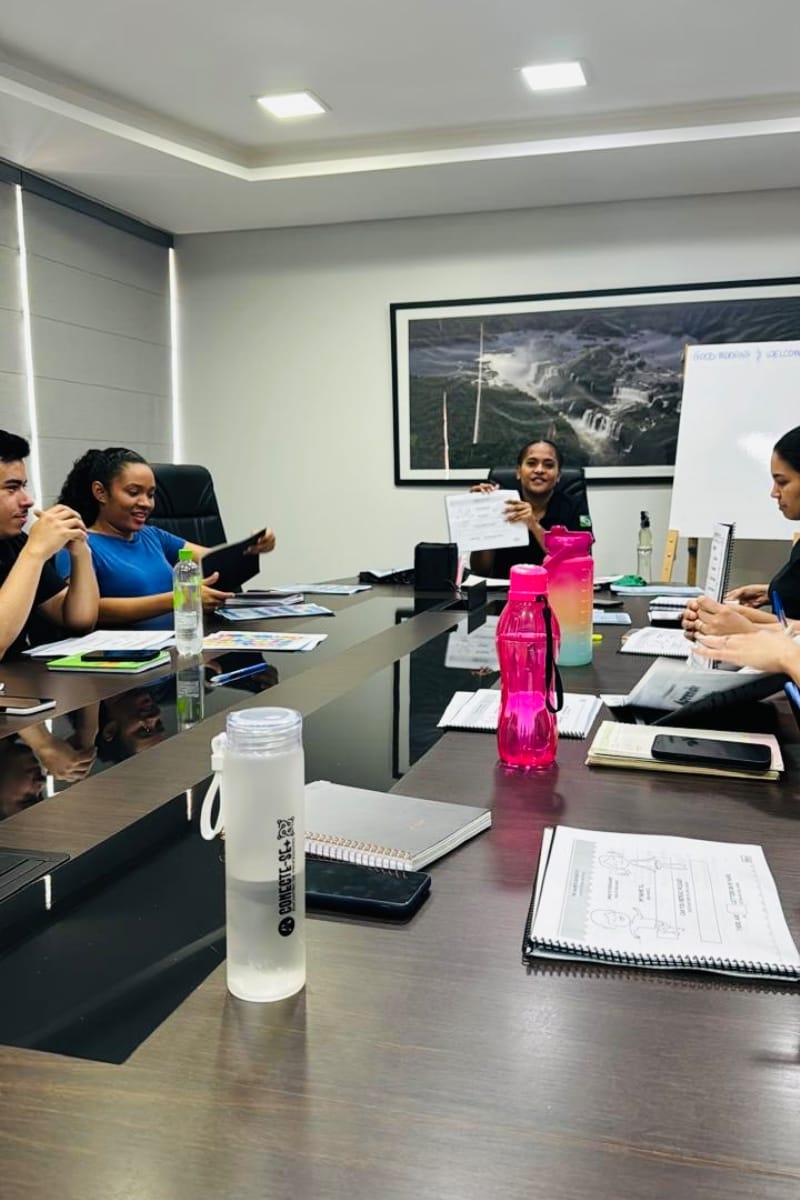 My very first English class with adults here in Brazil 🤍
A special moment filled with learning, laughter, and new beginnings.