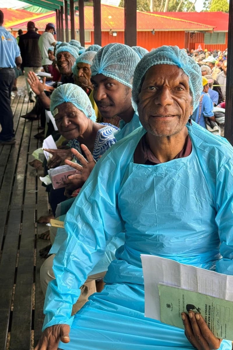 A special moment from my PNG mission trip 🤍
Seeing the smiles and hope on the faces of people waiting for medical treatment was truly unforgettable.